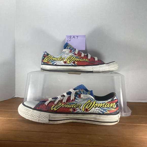 Converse Wonder Woman Low‎ Top Sneakers Comic Book Shoes Size 6 Womens Rare - Picture 1 of 8